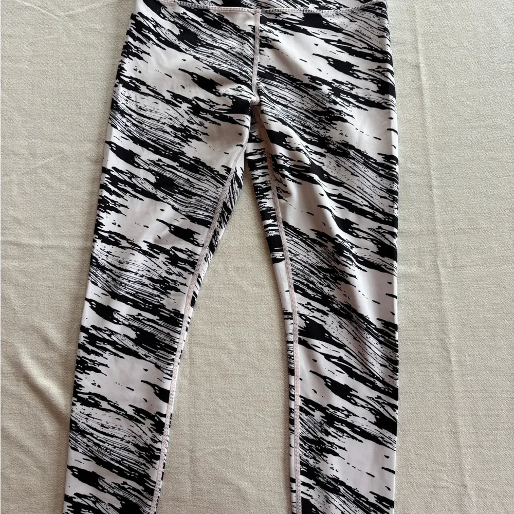 ZYIA Black and White Abstract Leggings - Picture 1 of 3